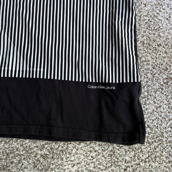 EUC Men's Calvin Klein Jeans Graphic Tee Shirt size Medium in Black - Picture 2 of 4